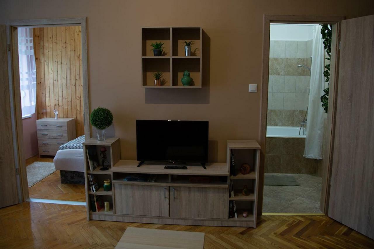 Korosi Apartman Lägenhet Pécs Exteriör bild